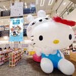 粉絲衝了啦! YOSISTAMP「三麗鷗主題店」聯名快閃 必拍巨萌6米高「超大Hello Kitty」