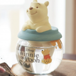 慶祝小熊維尼100歲生日!限定推出「維尼蜂蜜罐加濕器」 腳丫泡罐罐裡超治癒~