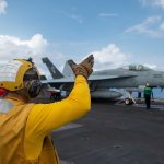 美軍航艦打擊群駛入南海挺航行自由 沒通知中國