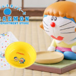 哆啦A夢扮女裝! 「溫泉旅行」系列全新周邊登場 置物盤、小臉盆、擦澡巾可愛又實用